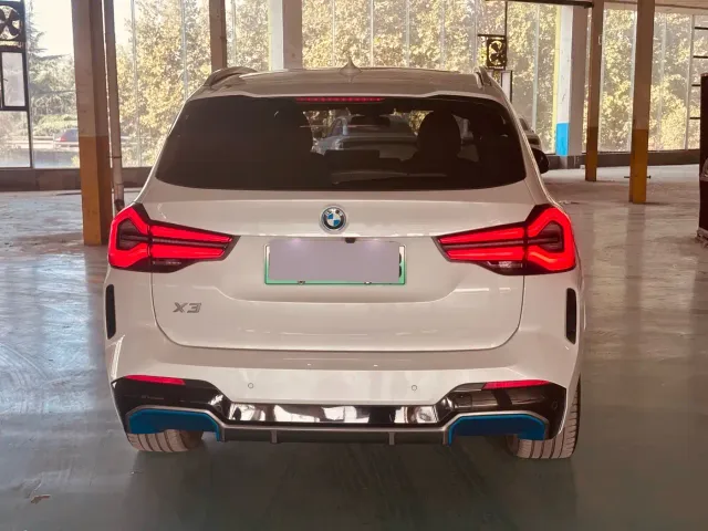 BMW iX3 — Фото автомобиля 5