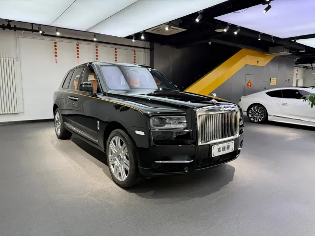 Rolls-Royce Cullinan — Фото автомобиля 3