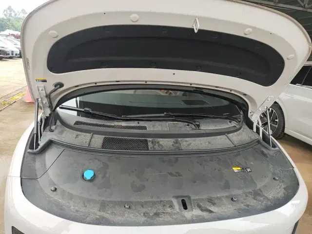 Li Auto i8 — Фото автомобиля 8