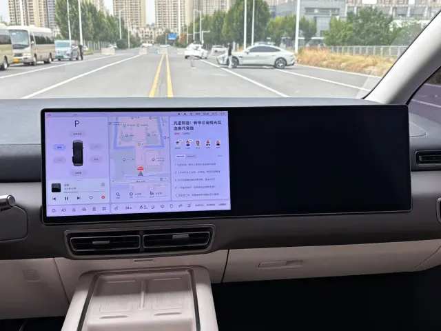 Li Auto MEGA — Фото автомобиля 10