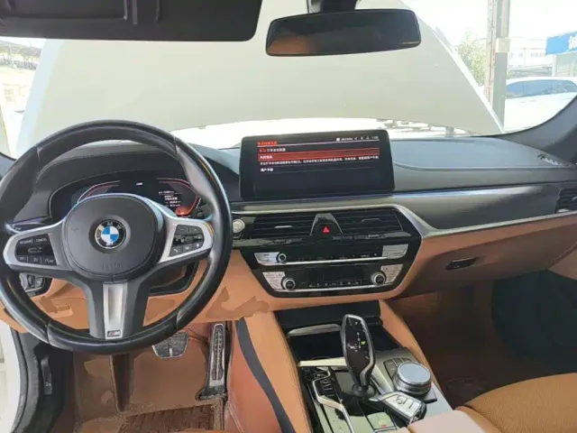 BMW 5 Series — Фото автомобиля 9
