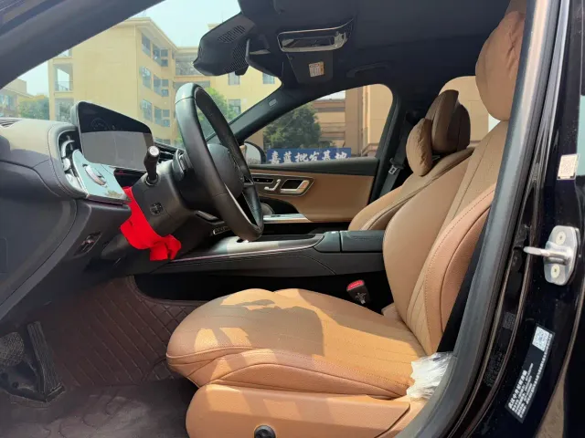 Mercedes-Benz E-Class — Фото автомобиля 4