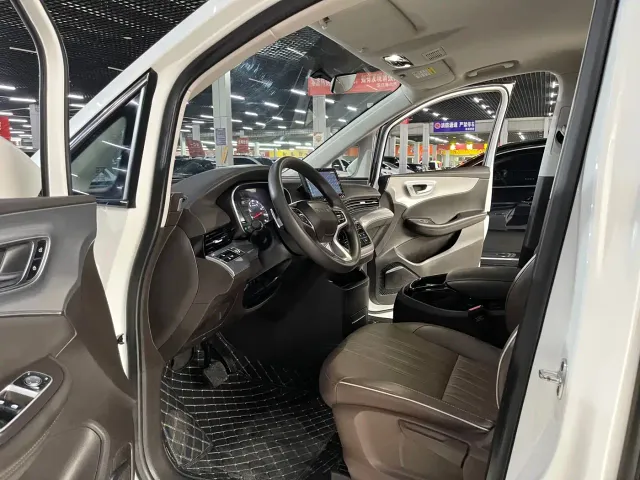 Roewe iMAX8 — Фото автомобиля 7