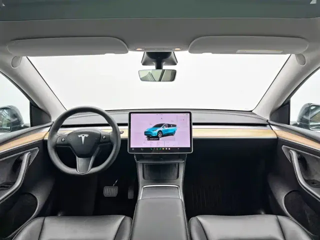Tesla Model Y — Фото автомобиля 25
