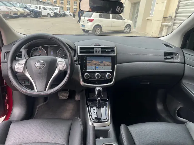 Nissan Tiida — Фото автомобиля 8
