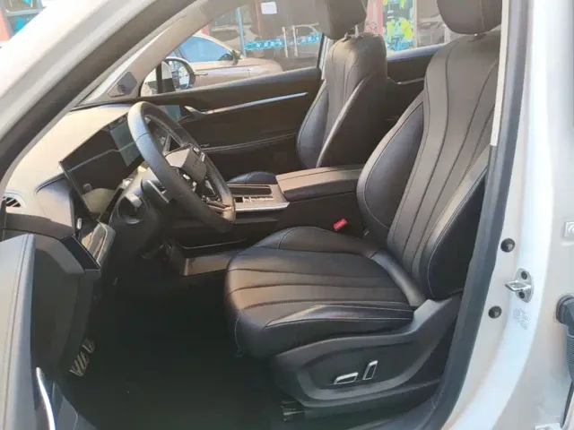 Roewe RX5 eMAX — Фото автомобиля 14