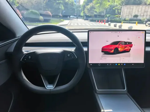 Tesla Model Y — Фото автомобиля 11