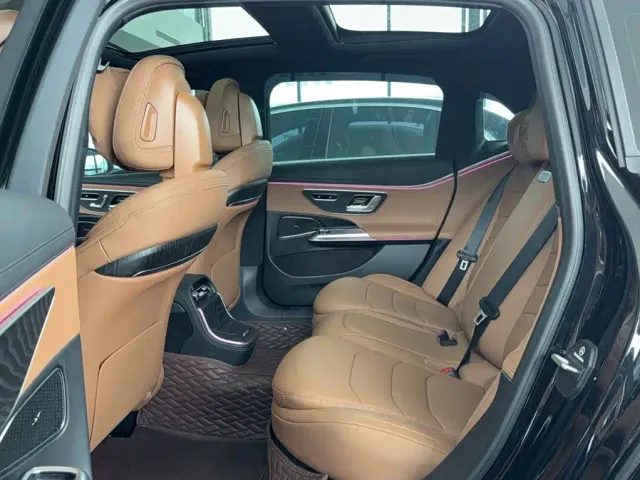 Mercedes-Benz E-Class — Фото автомобиля 20