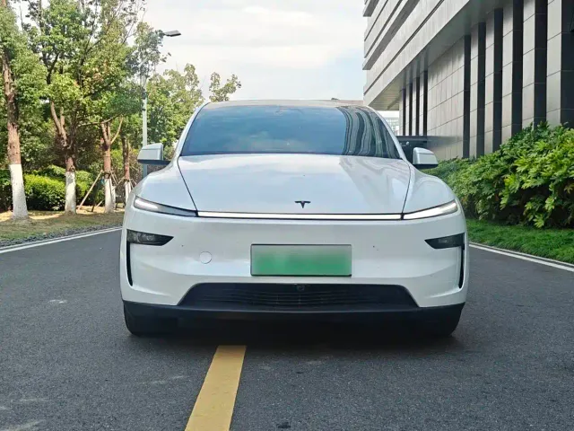 Фотография автомобиля — Tesla Model Y L