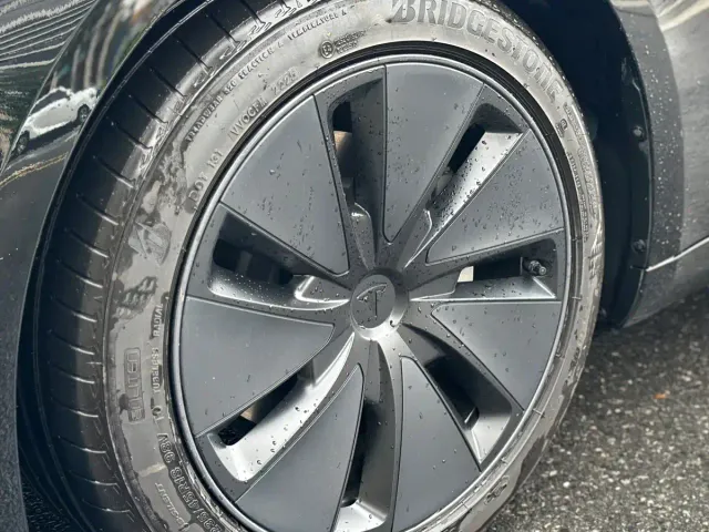 Tesla Model 3 — Фото автомобиля 17
