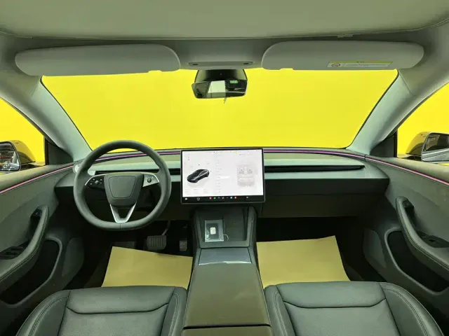 Tesla Model 3 — Фото автомобиля 16