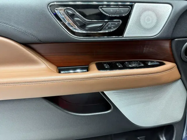 Lincoln Navigator — Фото автомобиля 7