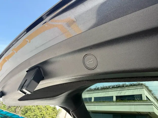 Tesla Model Y — Фото автомобиля 18