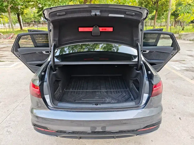 Audi A4L — Фото автомобиля 20
