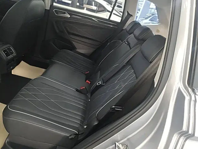 Volkswagen Tiguan L — Фото автомобиля 16