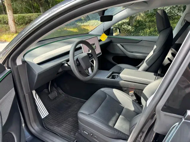 Tesla Model Y — Фото автомобиля 4