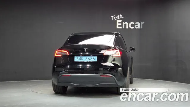 Tesla Model Y — Фото автомобиля 4
