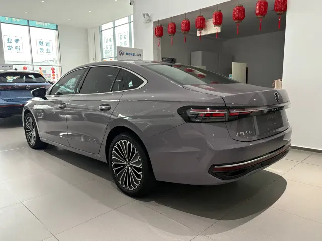 Volkswagen Passat — Фото автомобиля 6