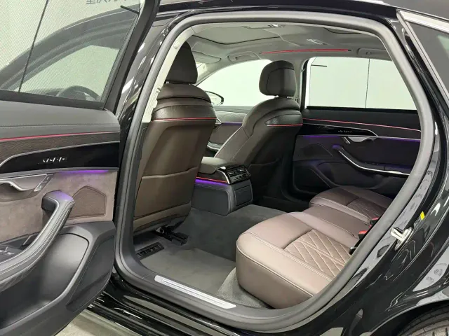Audi A8 — Фото автомобиля 13