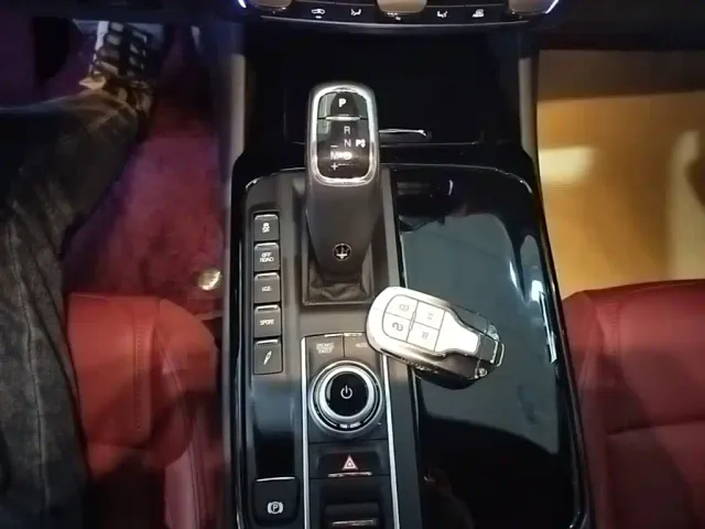 Maserati Levante — Фото автомобиля 13