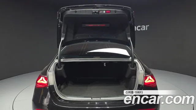 Mercedes-Benz E-Class — Фото автомобиля 17
