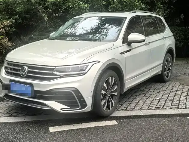 Volkswagen Tiguan L — Фото автомобиля 9
