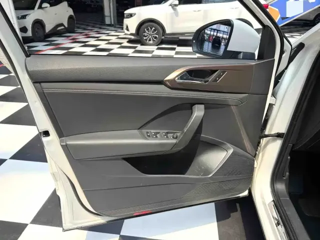 Volkswagen Tharu — Фото автомобиля 8