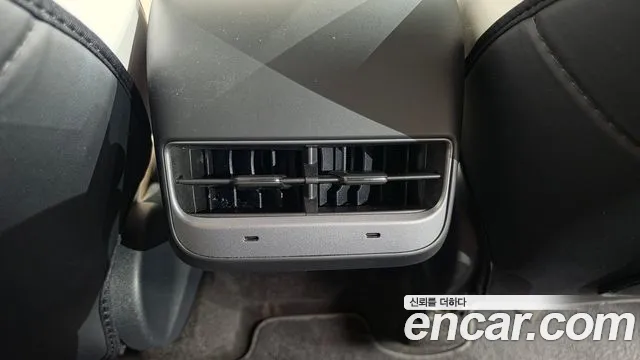 Tesla Model Y — Фото автомобиля 18