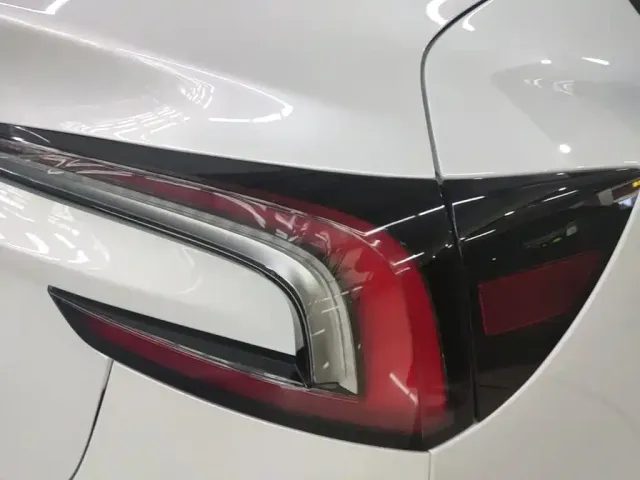 Tesla Model 3 — Фото автомобиля 7
