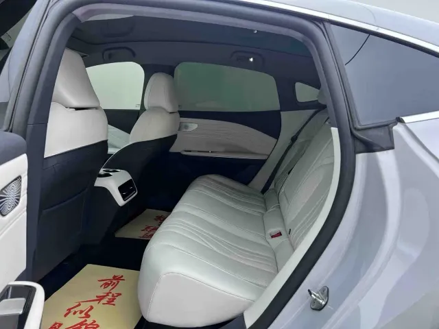 Geely Galaxy E8 — Фото автомобиля 6