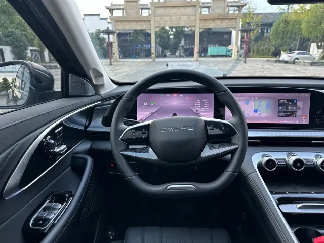 Exeed TXL — Фото автомобиля 11