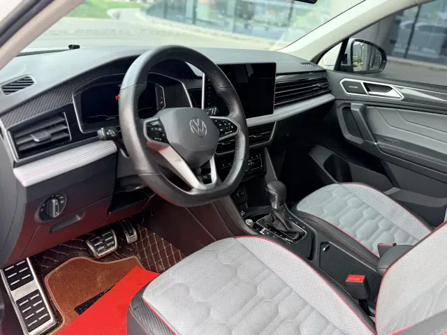 Volkswagen Tiguan L — Фото автомобиля 12
