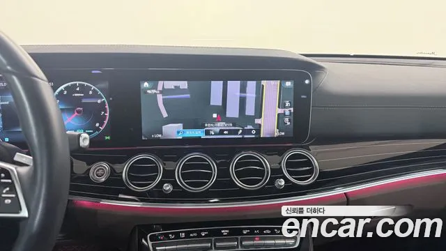 Mercedes-Benz E-Class — Фото автомобиля 16