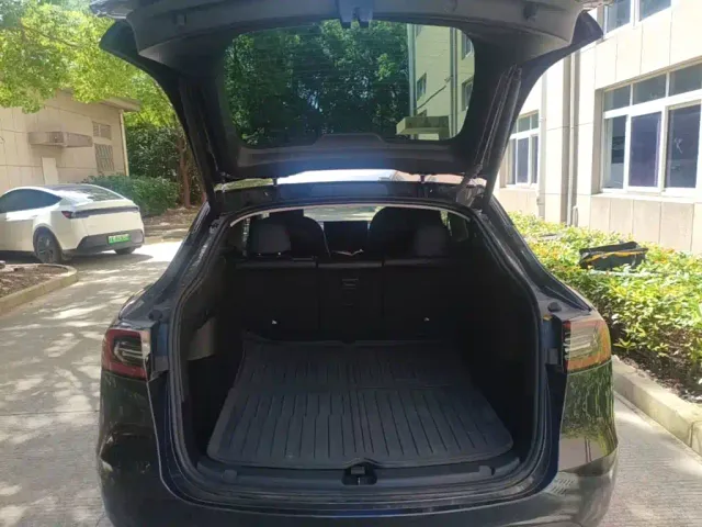 Tesla Model Y — Фото автомобиля 18
