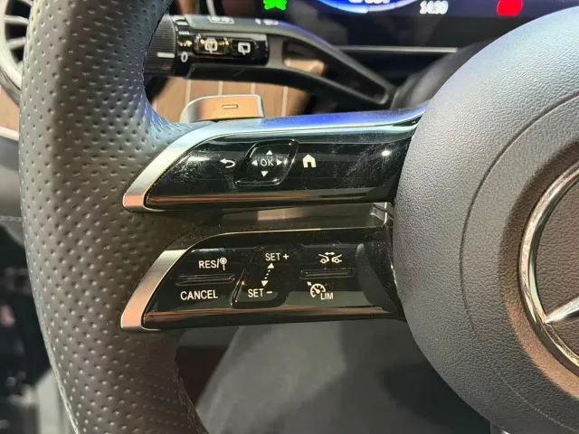 Mercedes-Benz EQE SUV — Фото автомобиля 11
