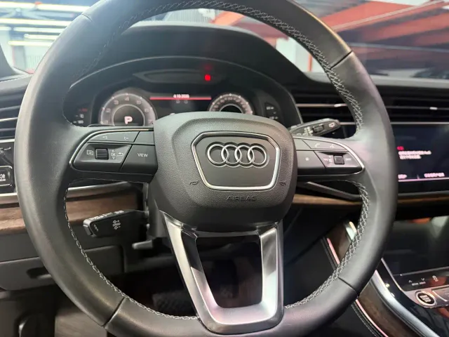 Audi Q7 — Фото автомобиля 7