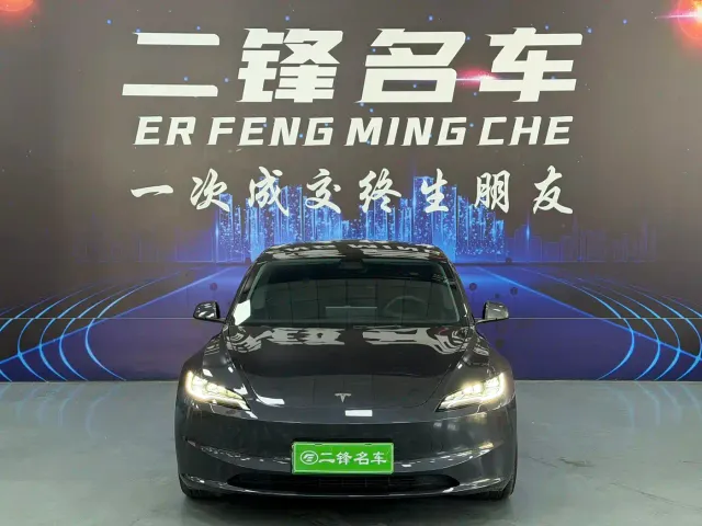 Tesla Model 3 — Фото автомобиля 2