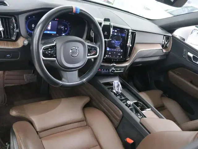 Volvo XC60 — Фото автомобиля 10