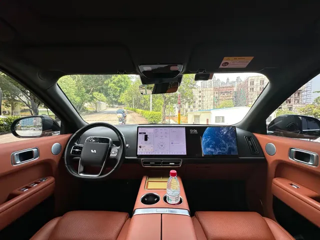 Li Auto L8 — Фото автомобиля 10