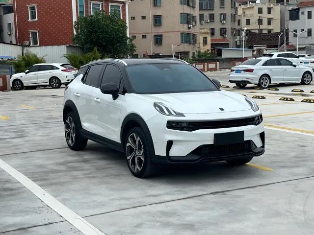 Lynk & Co 06 — Фото автомобиля 3