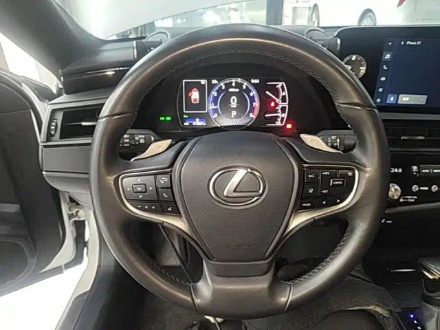 Lexus ES — Фото автомобиля 10