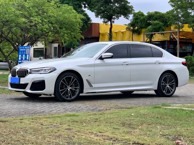 Фотография автомобиля — BMW 5 Series