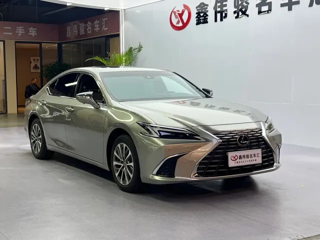 Lexus ES — Фото автомобиля 4