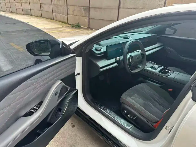 Geely Galaxy E8 — Фото автомобиля 12