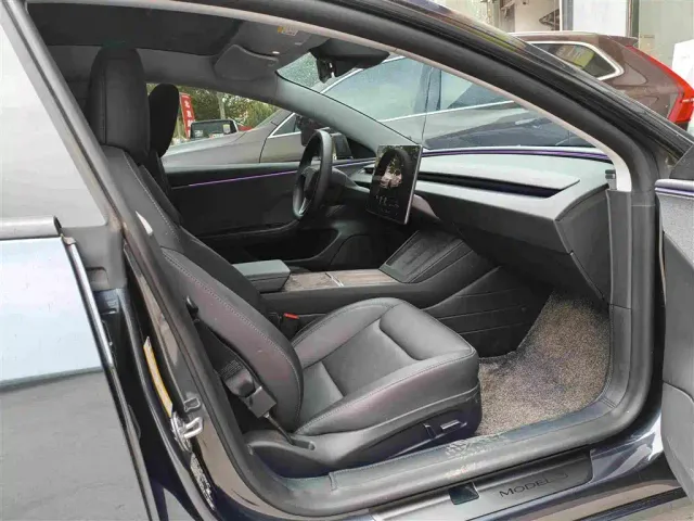 Tesla Model 3 — Фото автомобиля 8