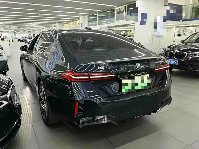 BMW i5 — Фото автомобиля 6