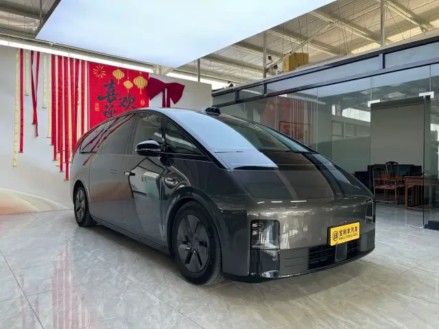 Li Auto Li Auto MEGA 2024 Ultra — Фото автомобиля 4