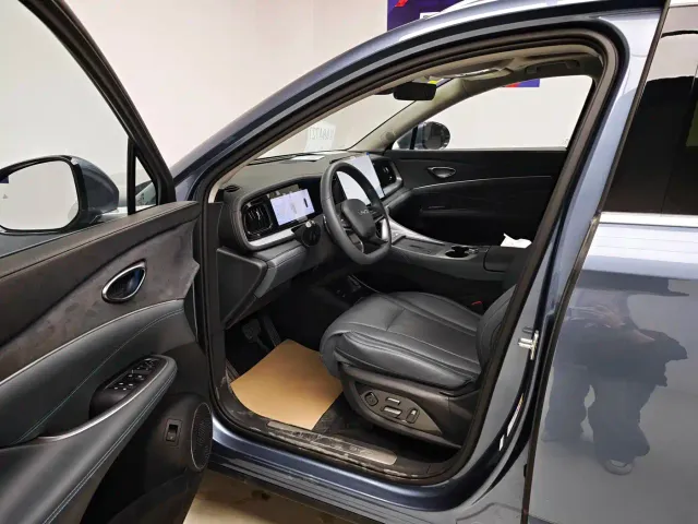 BYD Hai Shi 07 DM-i — Фото автомобиля 13