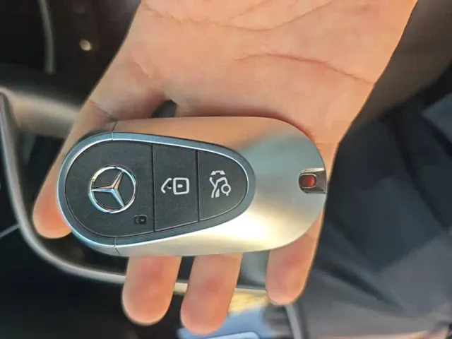 Mercedes-Benz E-Class — Фото автомобиля 12