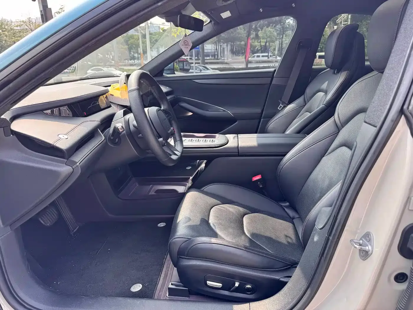 Xiaomi Auto Xiaomi SU7 2024 RWD Ultra Long Range Advanced Smart Driving Pro Edition — Фото автомобиля 5